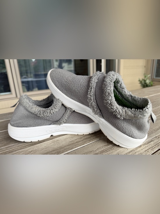 OOFOS Shoes - OOFOS OOcoozie Low Gray Sherpa Recovery Slip On Shoes Womens 9.5 Worn Twice